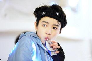 王俊凯真实爆料图片视频,揭秘明星成长之路